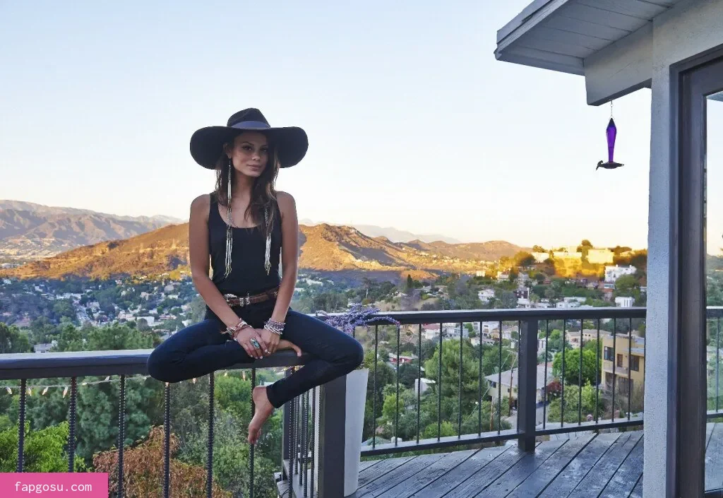 Nathalie Kelley