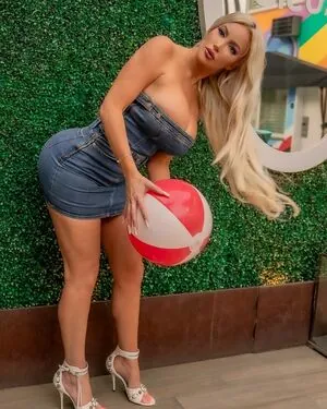 Nicolette Shea