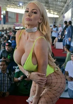 Nicolette Shea