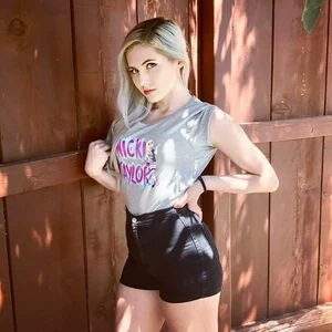 Nicki Taylor content