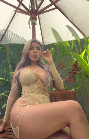 Noey Vanisa content