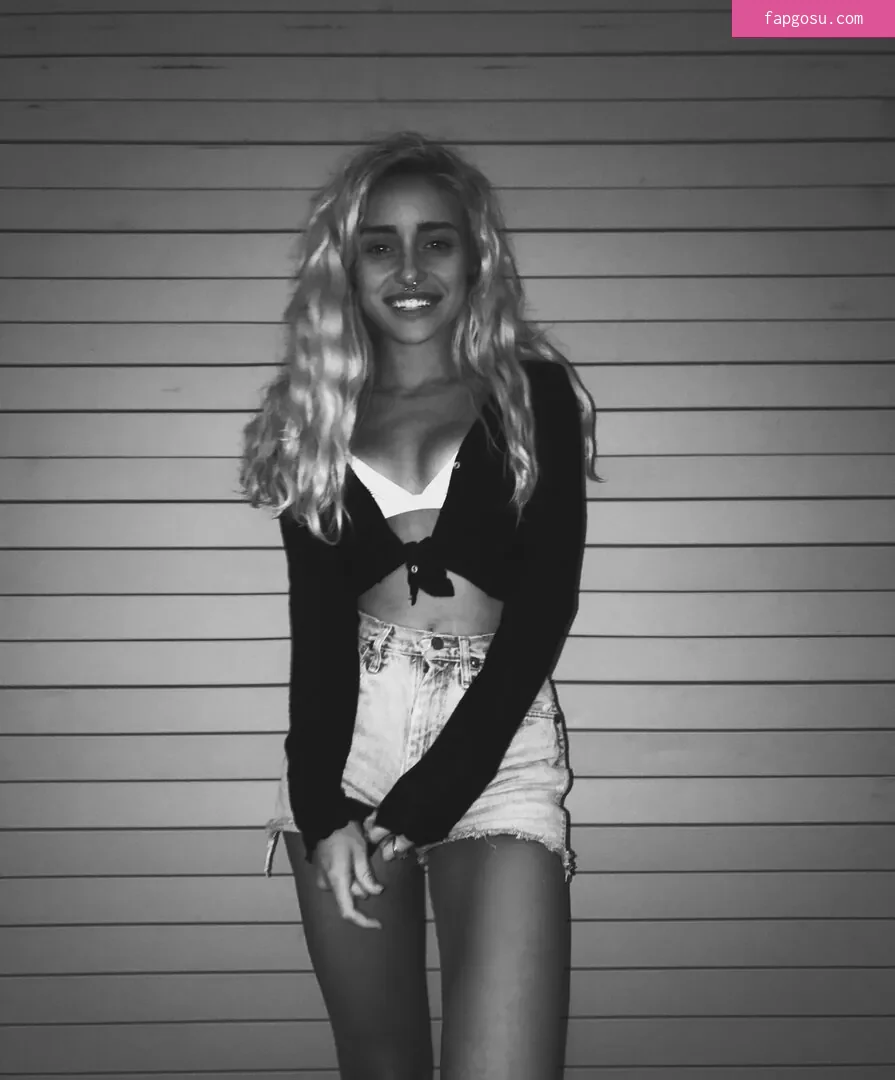 Naomi Woods