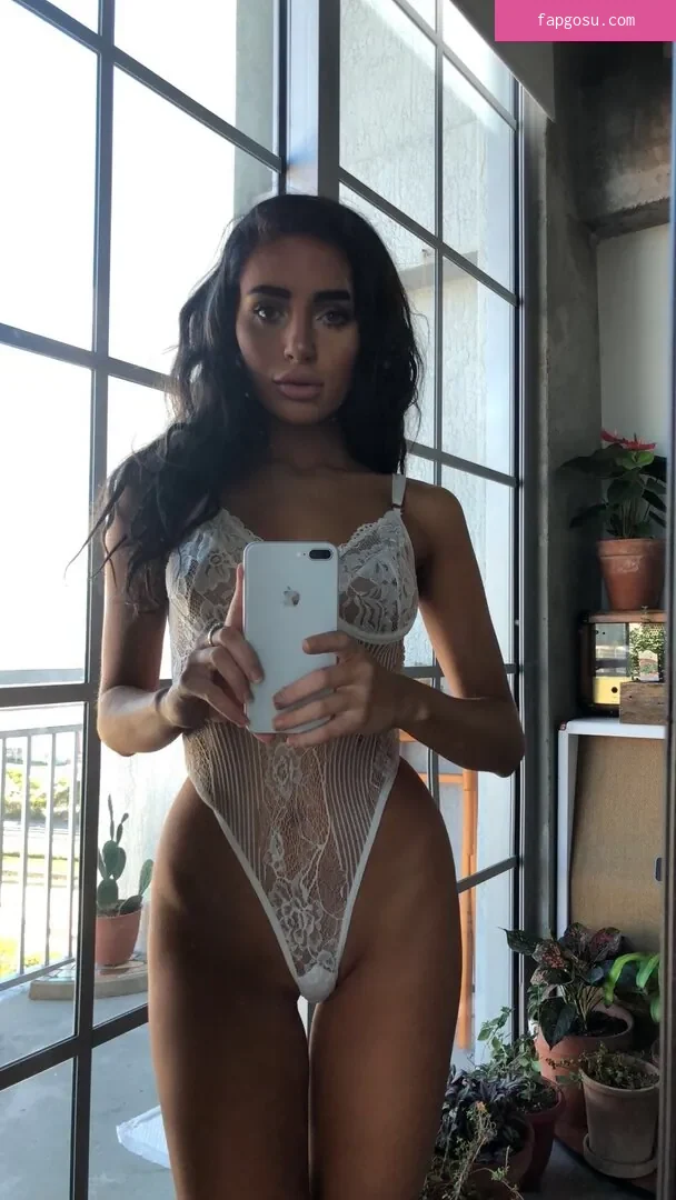 Naomi Woods