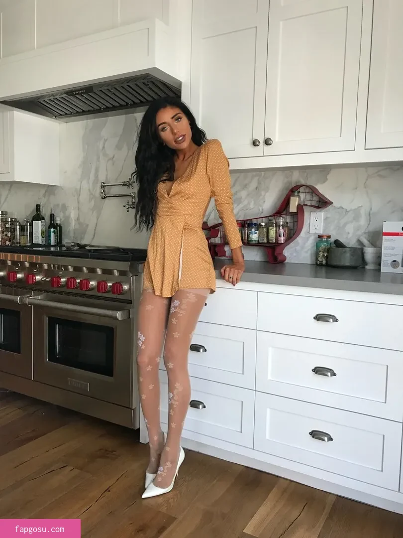 Naomi Woods