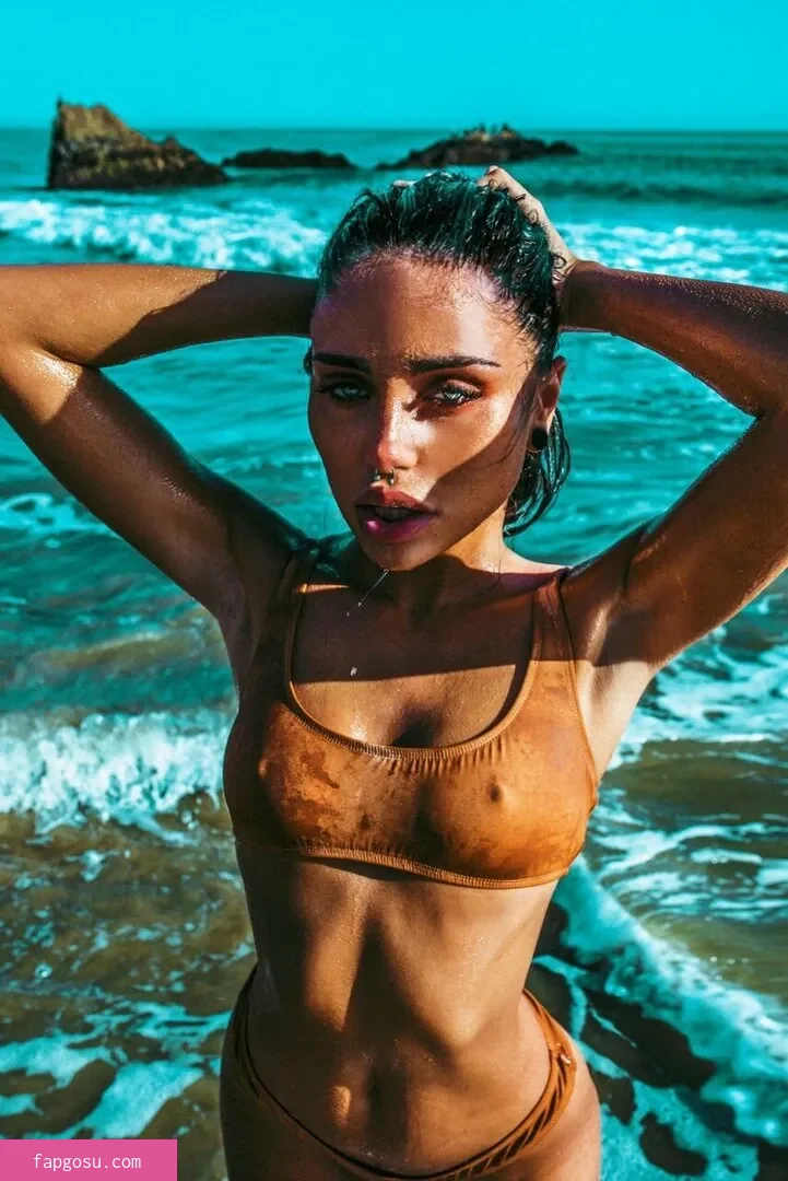 Naomi Woods