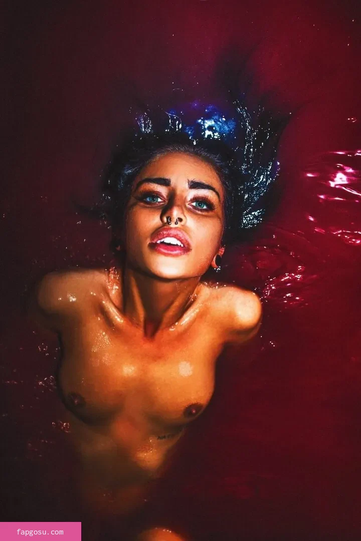Naomi Woods
