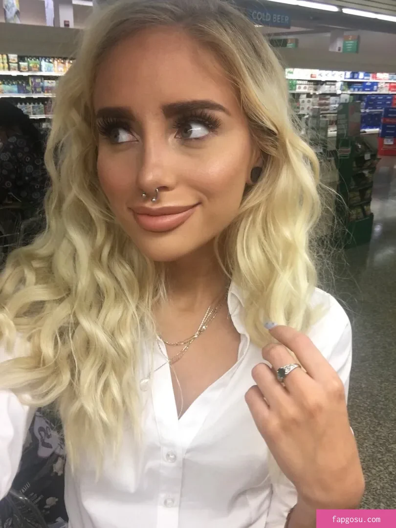 Naomi Woods
