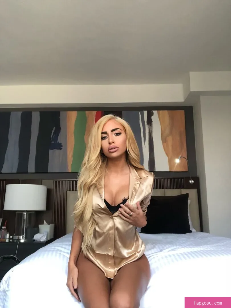 Naomi Woods