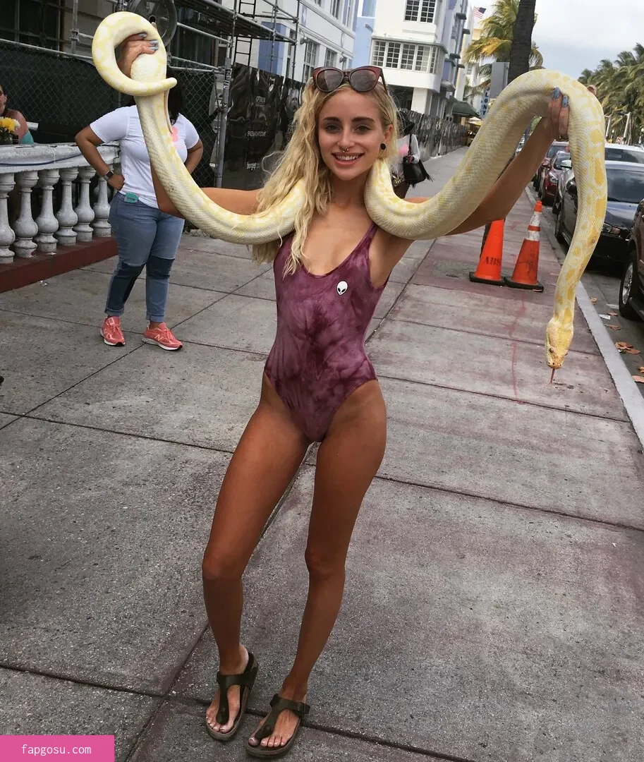 Naomi Woods