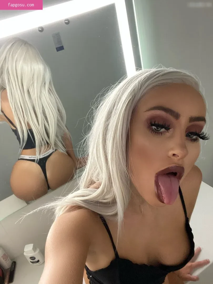 Naomi Woods