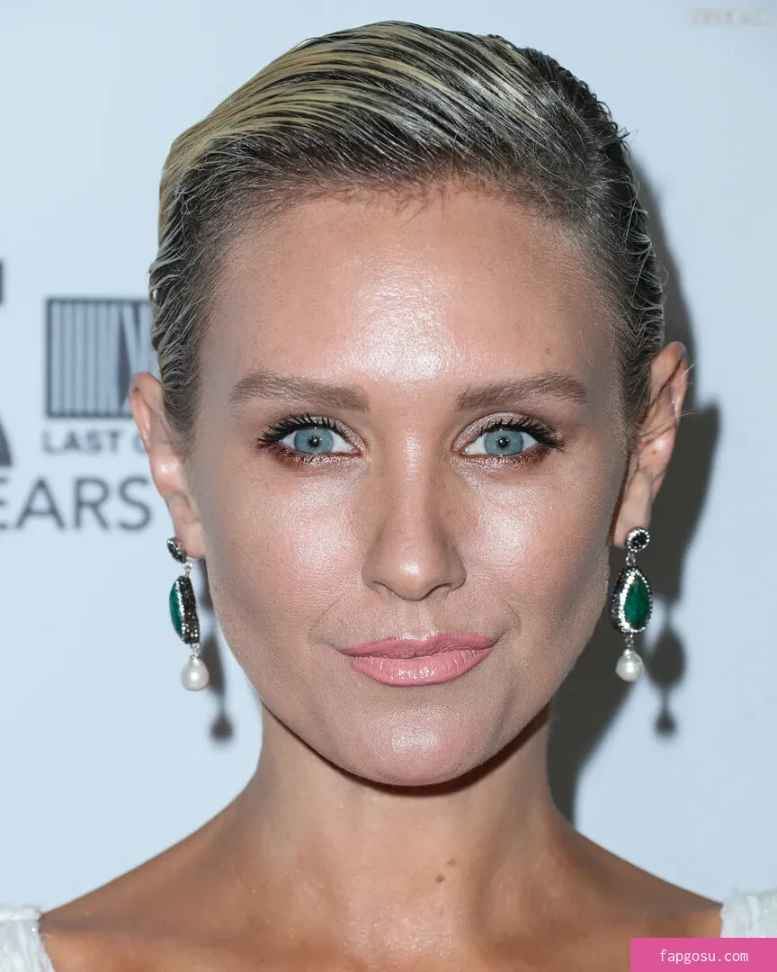 Nicky Whelan