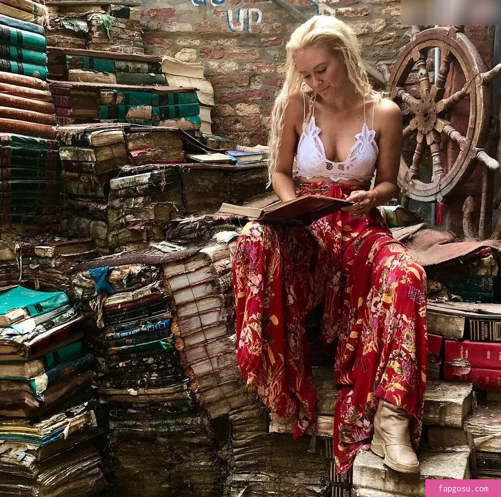 Nicky Whelan