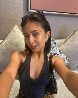 Niki Zefanya content