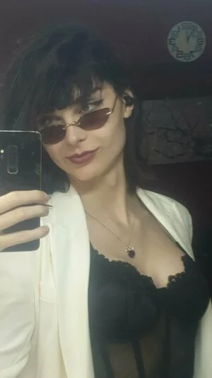 Niki Zmf content