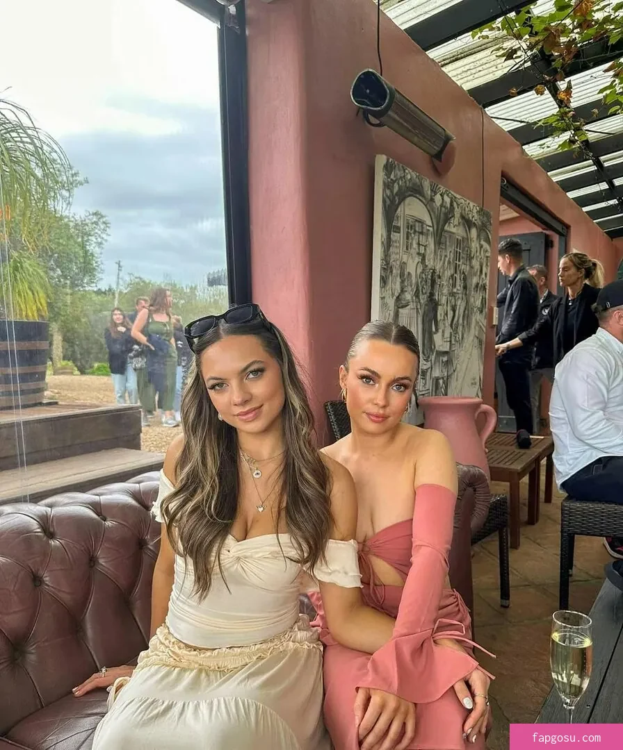 Olivia Hollands