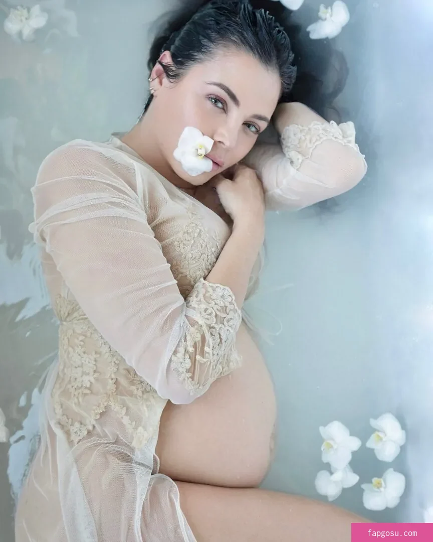 Pregnant Celebs