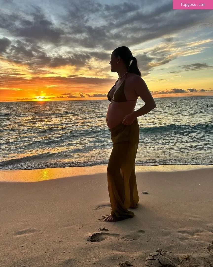 Pregnant Celebs