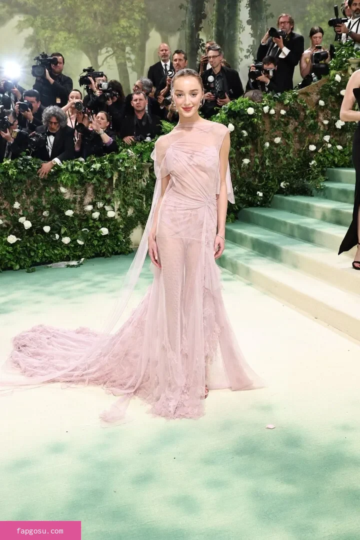 Phoebe Dynevor