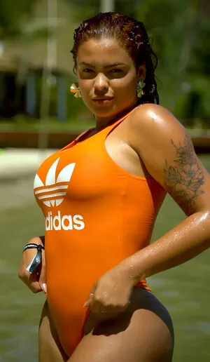 Paula Freitas content