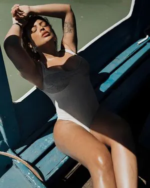 Paula Freitas content