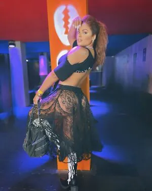Paula Freitas content