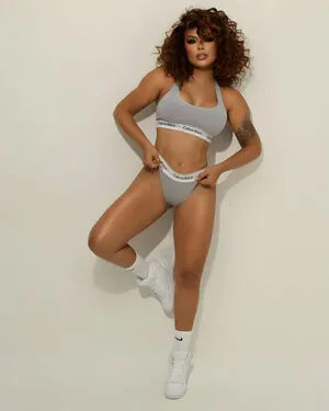 Paula Freitas content