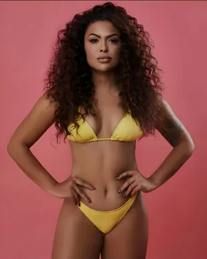 Paula Freitas content
