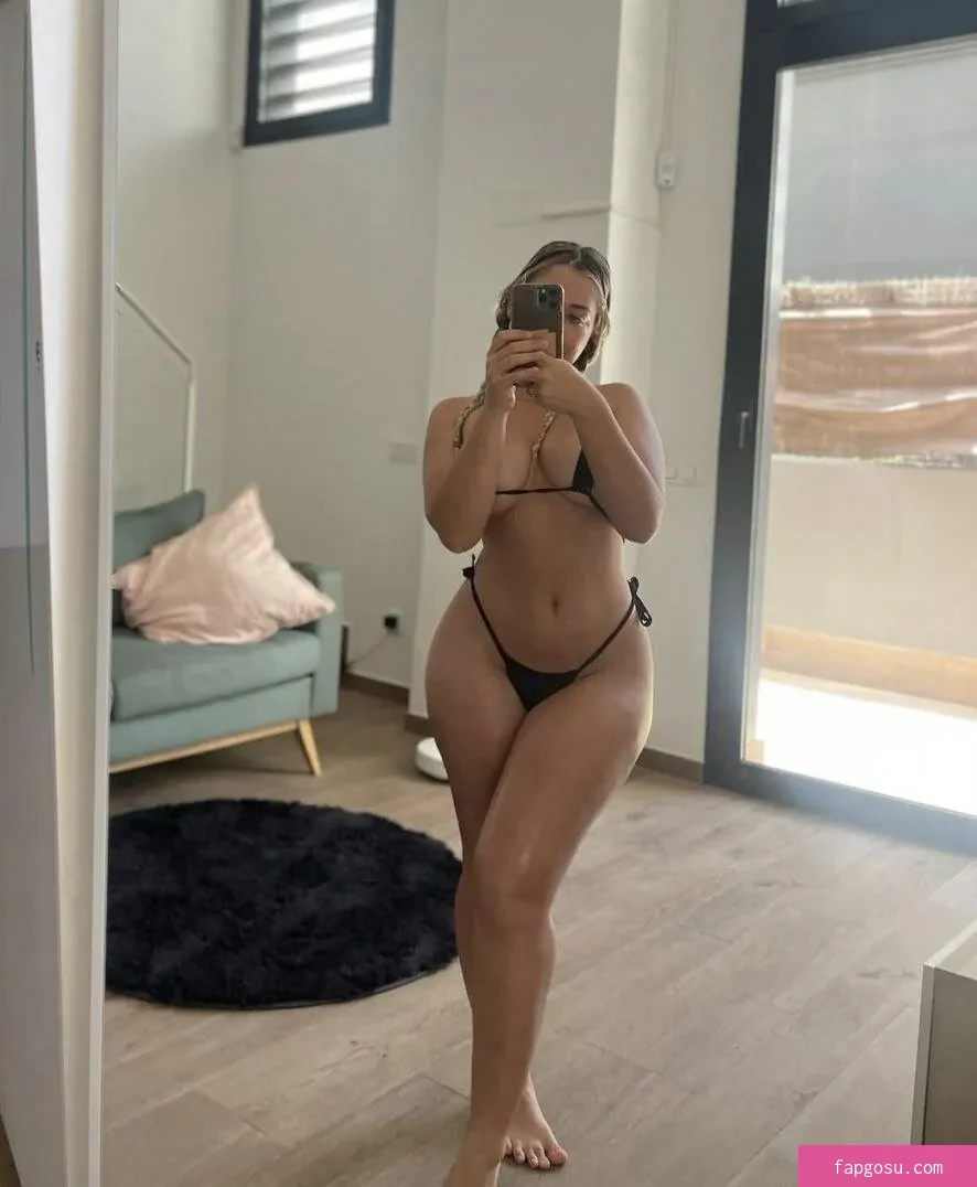 Paola Skye