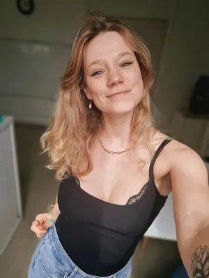 Queen Arina content