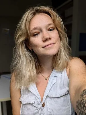 Queen Arina content