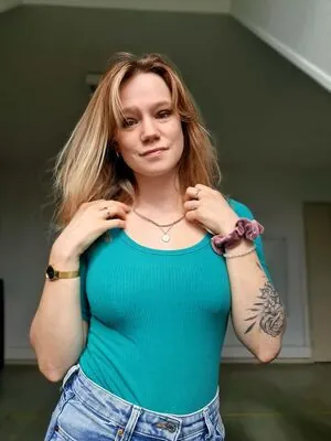 Queen Arina content