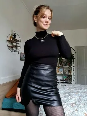 Queen Arina content