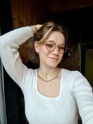 Queen Arina content