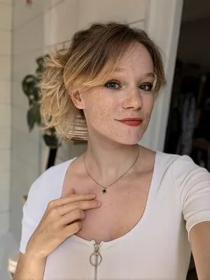 Queen Arina content