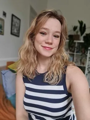Queen Arina content