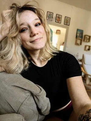 Queen Arina content