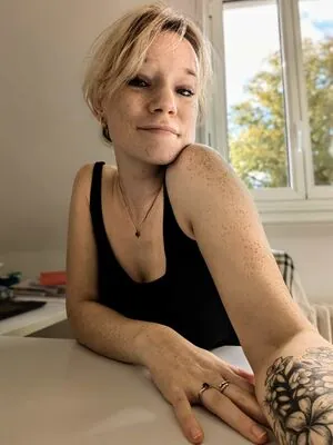 Queen Arina content