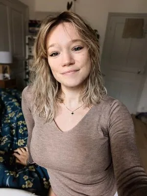 Queen Arina content