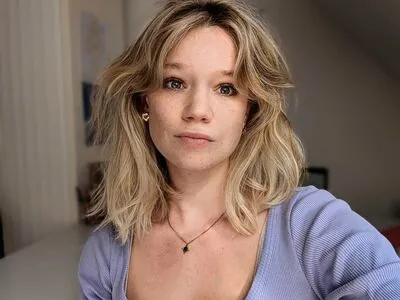 Queen Arina content