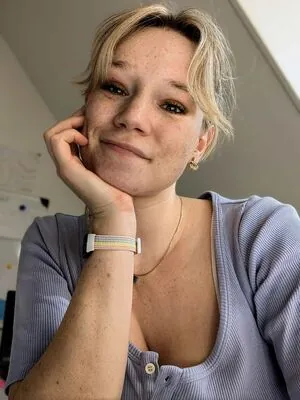 Queen Arina content