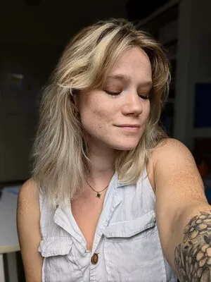 Queen Arina content