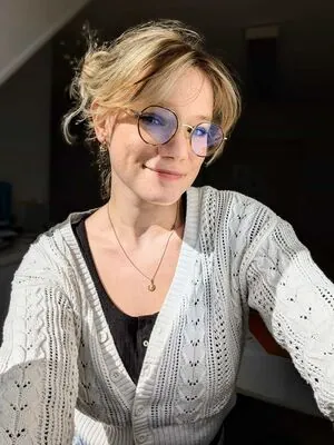 Queen Arina content