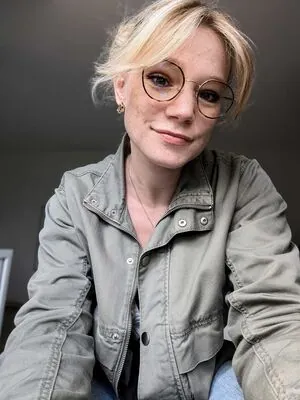 Queen Arina content