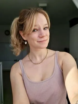 Queen Arina content