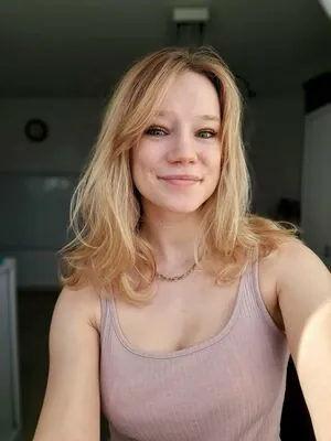Queen Arina content