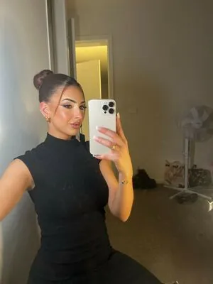 Queen Holly content
