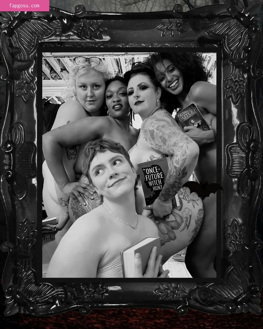 queenie_von_curves