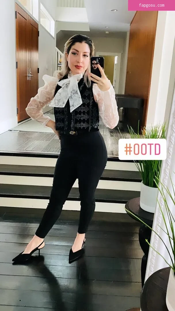 Rebecca Ford - Photo #13