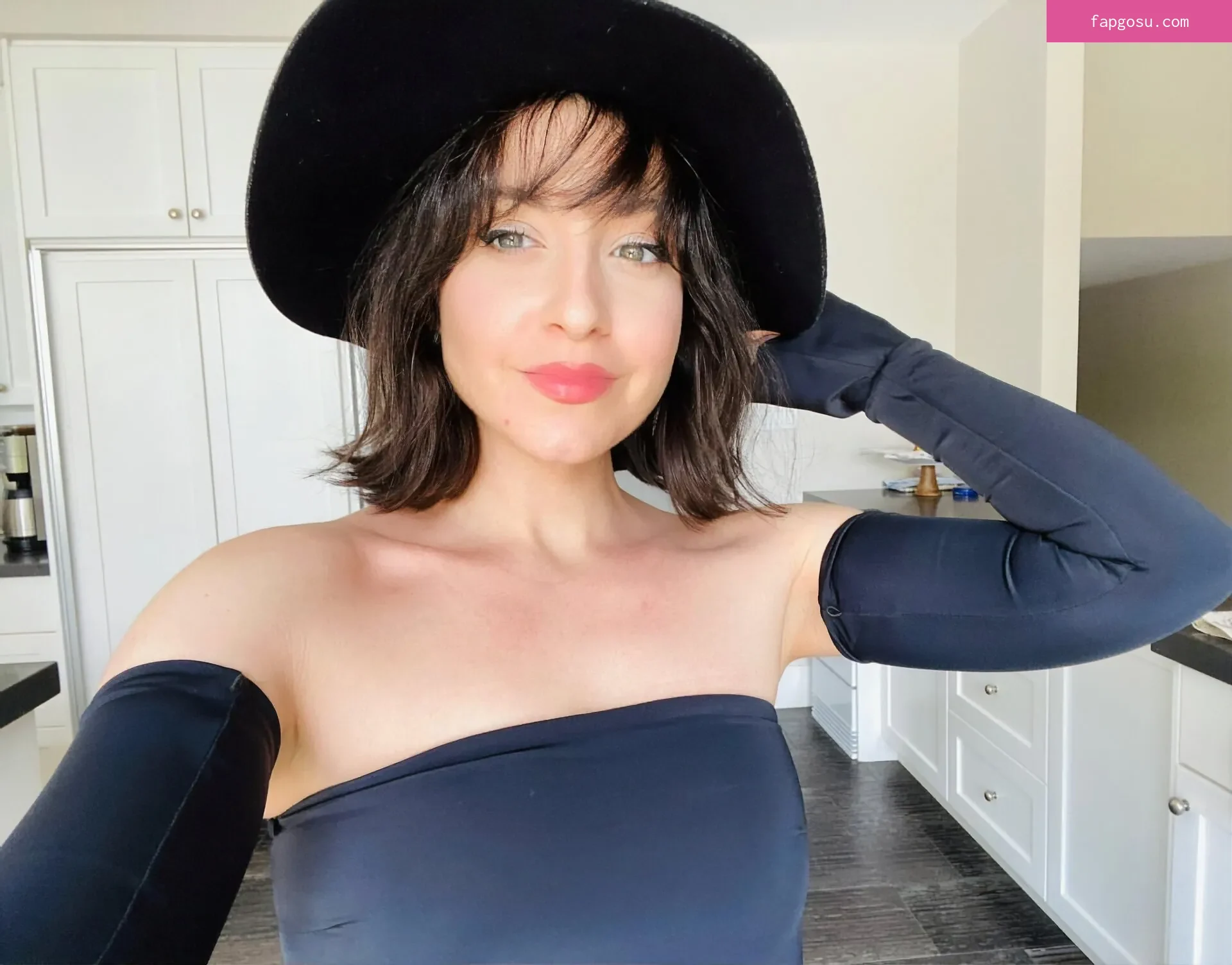 Rebecca Ford - Photo #134