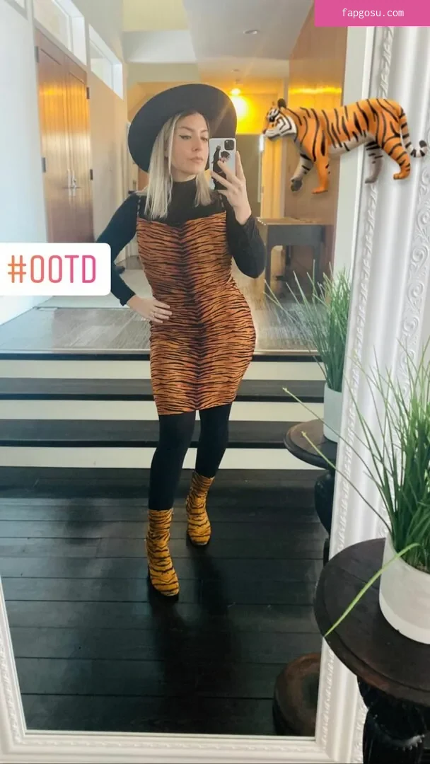 Rebecca Ford - Photo #15